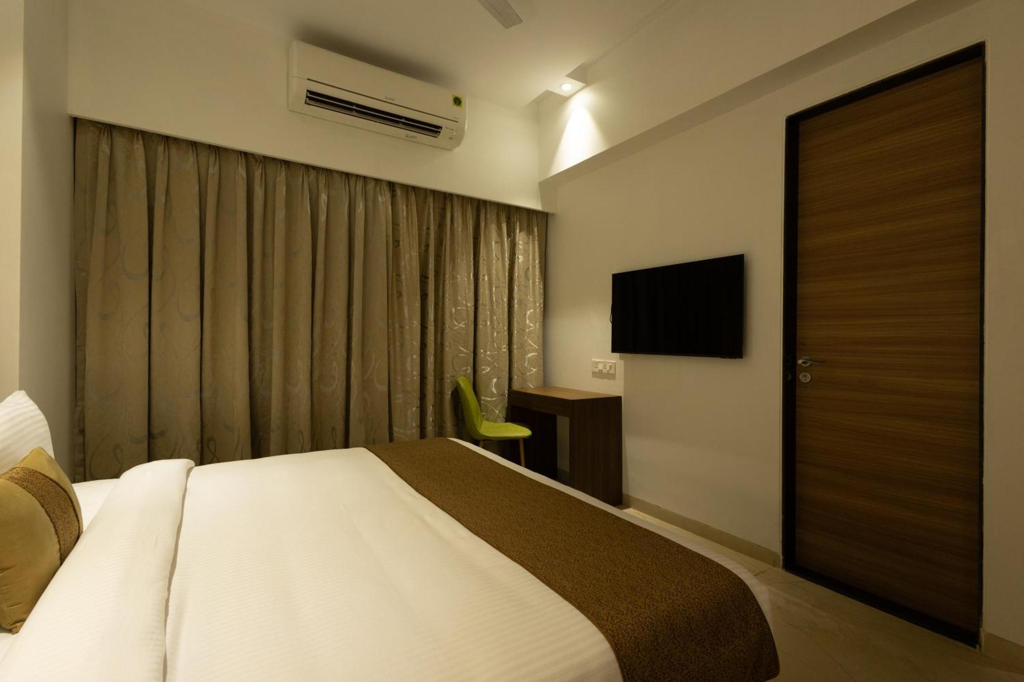 Freesia Residency By Express Inn - Nova Bombaim Exterior foto