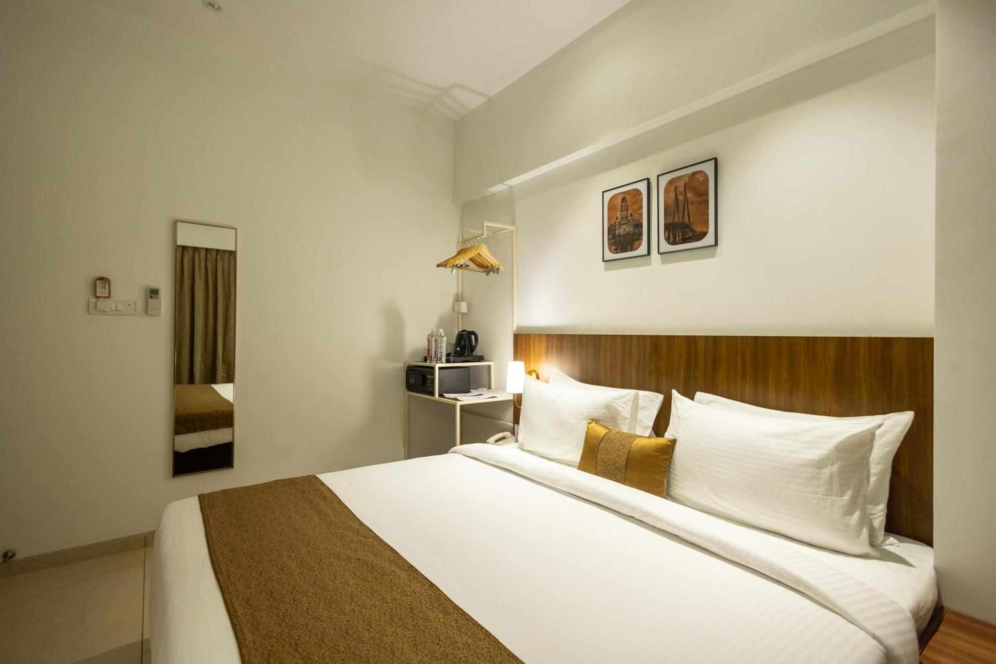 Freesia Residency By Express Inn - Nova Bombaim Exterior foto