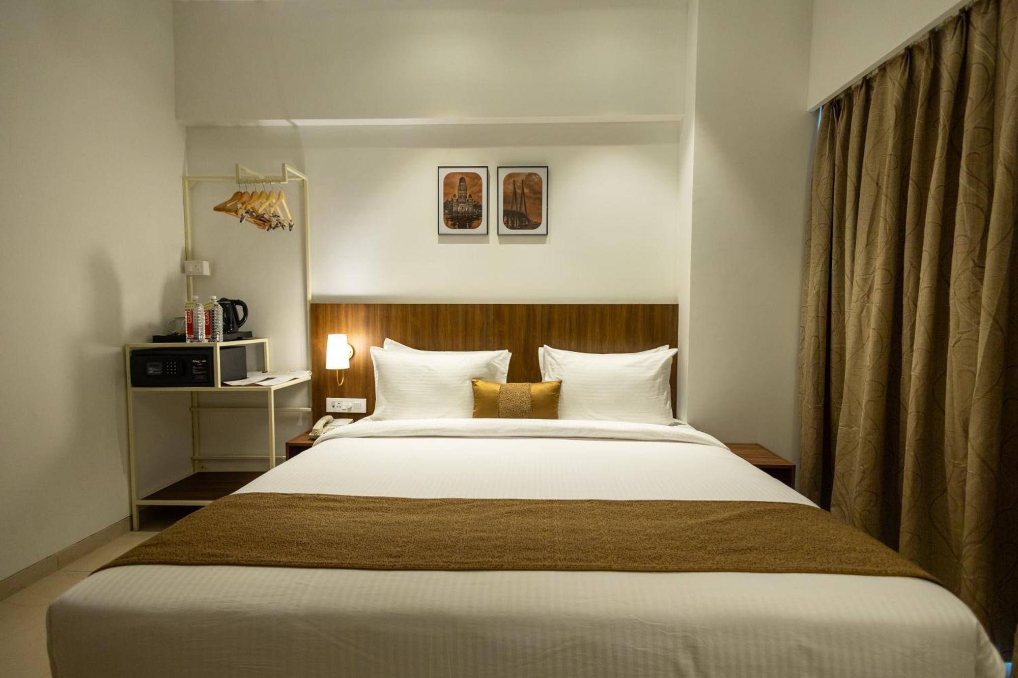 Freesia Residency By Express Inn - Nova Bombaim Exterior foto